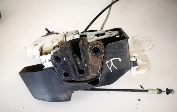 KIA Carens II Front door lock