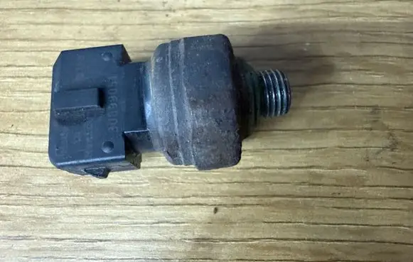 Volvo XC90 Air conditioning (A/C) pressure sensor 30899051