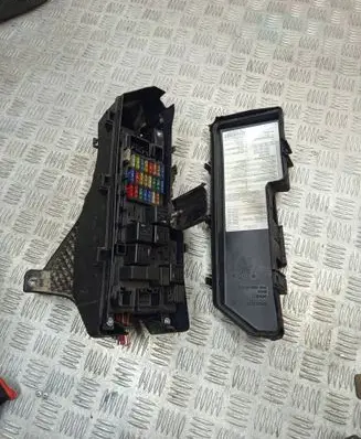Volvo S60 Fuse module 518828009