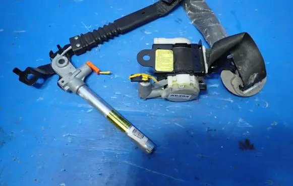 Suzuki SX4 Front seatbelt