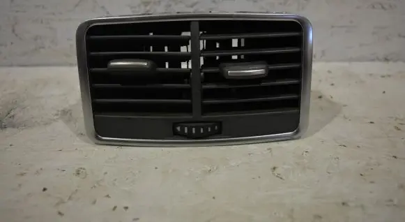 Rear air vent grill