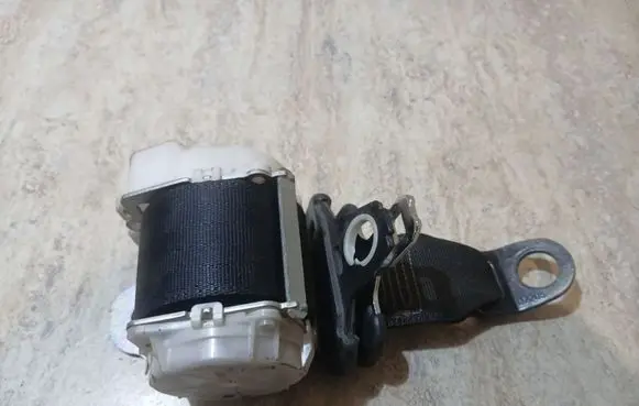 Toyota Aygo AB10 Rear seatbelt H073901
