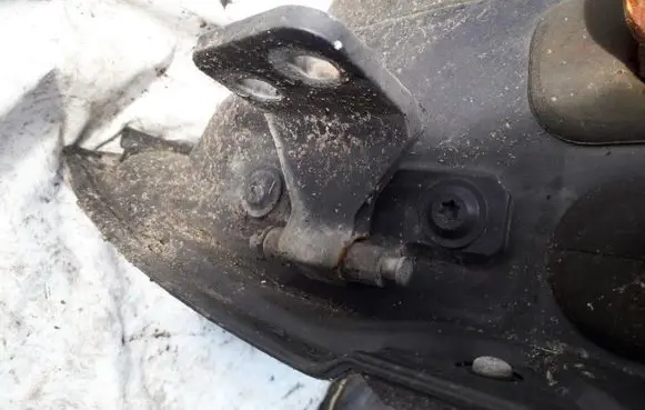 Renault Laguna I Rear door lower hinge