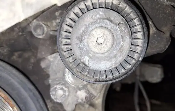 Mercedes-Benz C AMG W204 Generator/alternator belt tensioner