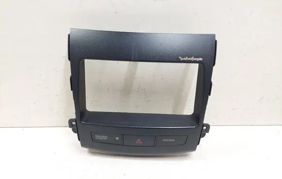 Mitsubishi Outlander Radio/GPS head unit trim 8002A074XA 9H26A 3853949