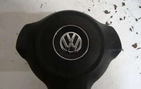 Volkswagen Scirocco Steering wheel airbag 5K0880201