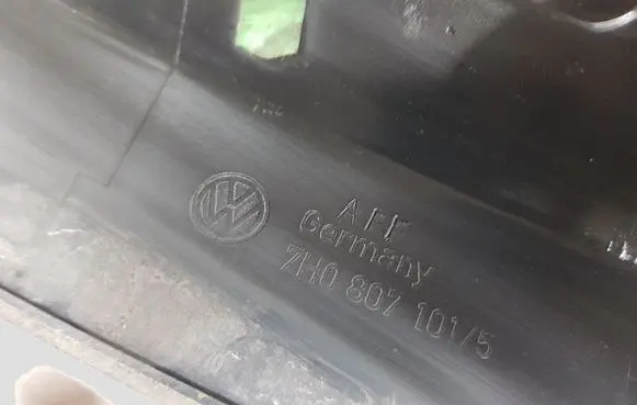 Volkswagen Transporter - Caravelle T5 Front bumper upper radiator grill 7H0807101