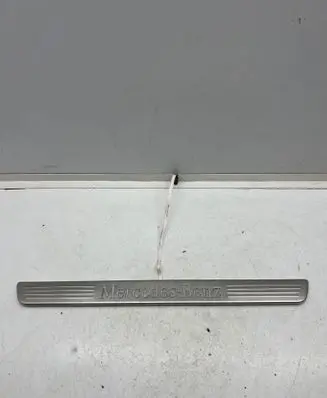 Mercedes-Benz GLE W167 Front sill trim cover A1676861300