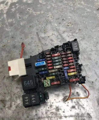 Volkswagen PASSAT B8 Fuse box set 5Q0937615CBILI 5Q0937615C