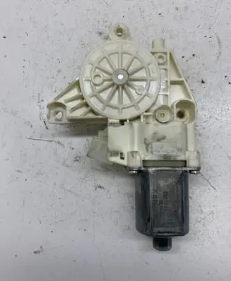 Mercedes-Benz E W212 Front door window regulator motor A2129066702 C33723100