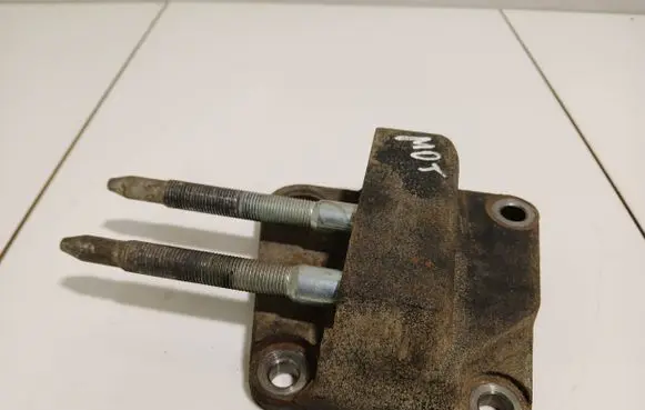 Honda Civic Engine mounting bracket