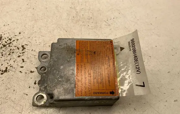 Nissan X-Trail T30 Airbag control unit/module 988208H40E 050514