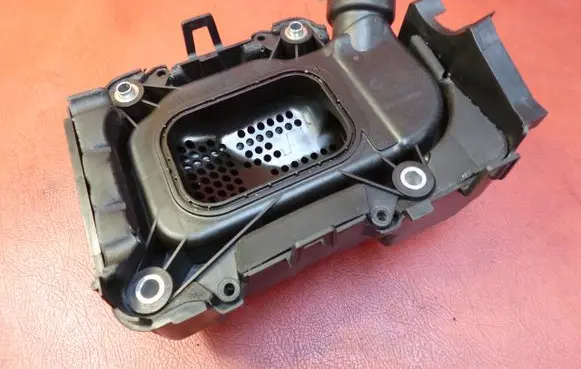 Volkswagen Golf V Intake resonator 03C103502F