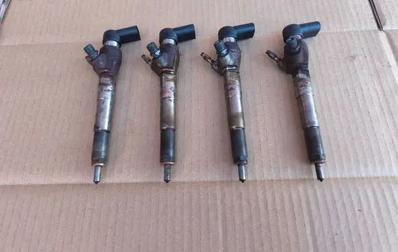 Nissan Juke I F15 Fuel injectors set H8201100113 166006212R