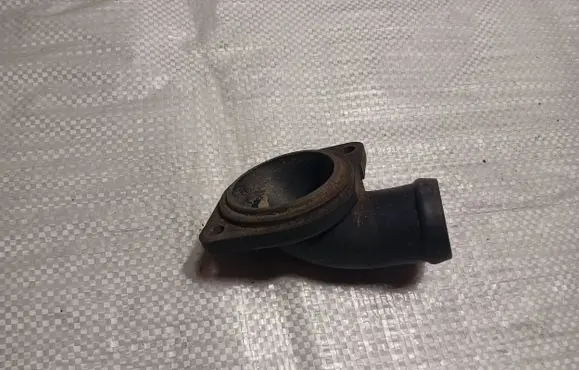 Volkswagen PASSAT B3 Engine coolant pipe/hose 055121121F