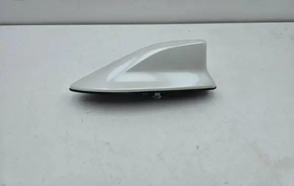 Toyota RAV 4 (XA40) Radio antenna 6G07