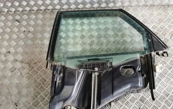 Audi 80 90 B3 Rear door window/glass frame 