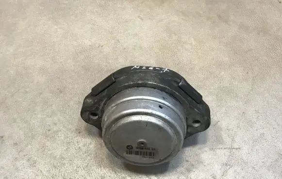 BMW X5 E53 Engine mount bracket 6758444