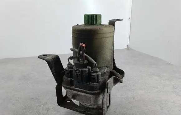 Skoda Roomster (5J) Power steering pump 6Q0423156AB