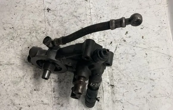 Mitsubishi L200 Oil filter mounting bracket