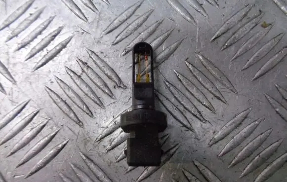 Volkswagen PASSAT B5.5 Intake air temperature sensor 058905379