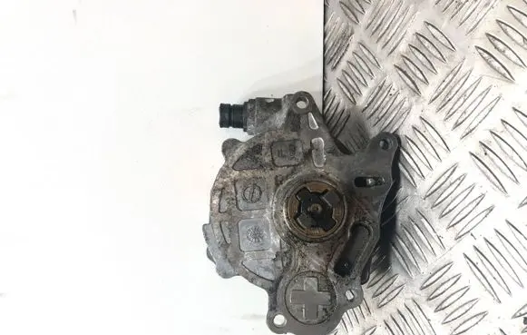 Volkswagen Golf VI Vacuum pump 03L145100 271109B4