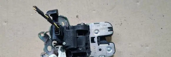 Loading door lock
