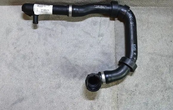 Volkswagen PASSAT B8 Engine coolant pipe/hose 3Q0122051AT