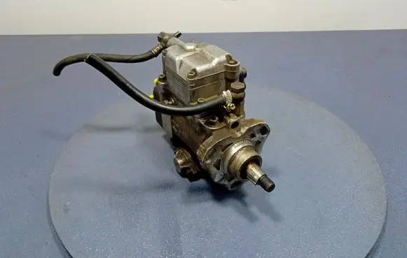 Audi A6 S6 C5 4B Fuel injection high pressure pump 046130108G