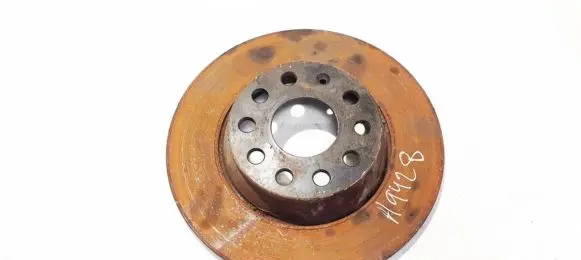 Volkswagen Tiguan Rear brake disc neventiliuojamas