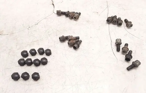 Volkswagen Polo II 86C 2F Nuts/bolts 