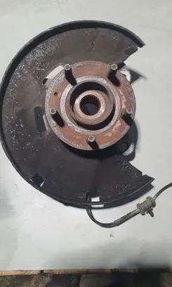 Front wheel hub