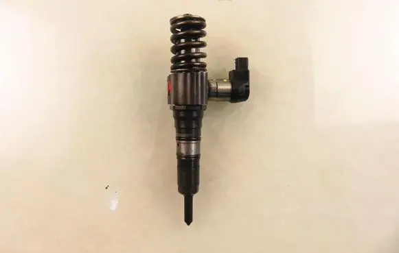 Volkswagen PASSAT B6 Fuel injector 03G130073S