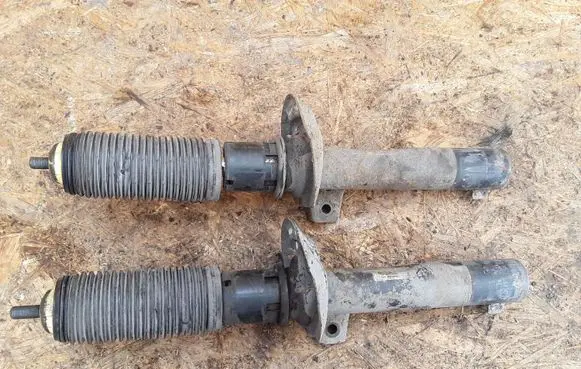 Volkswagen PASSAT B6 Front shock absorber/damper 3C0413031AA