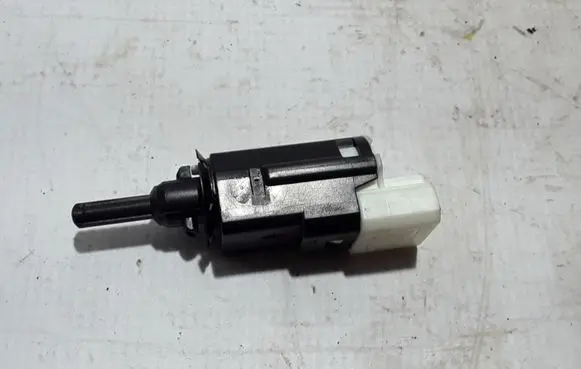 Renault Twingo III Brake pedal sensor switch 253201326R