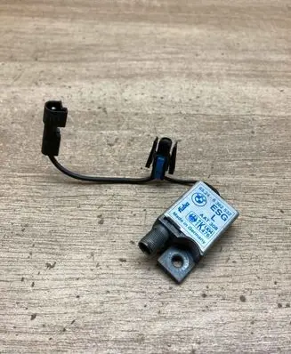BMW 5 E39 Antenna control unit 8362532