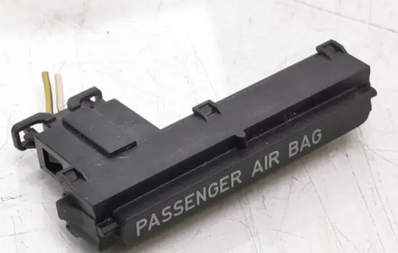 Passenger airbag on/off switch