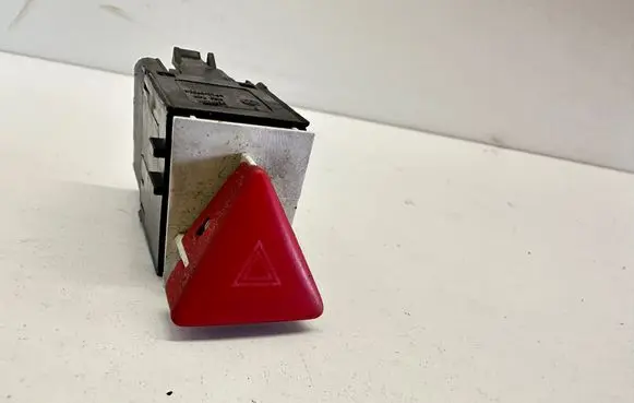 Volkswagen PASSAT B6 Hazard light switch 3C0953509A