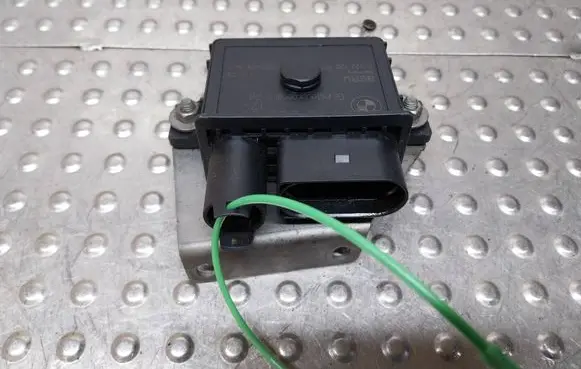BMW 3 E46 Glow plug pre-heat relay S26380321 7798000