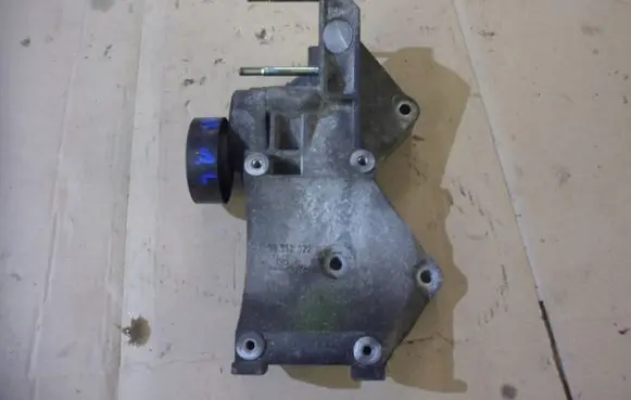 Chevrolet Lacetti A/C compressor mount bracket
