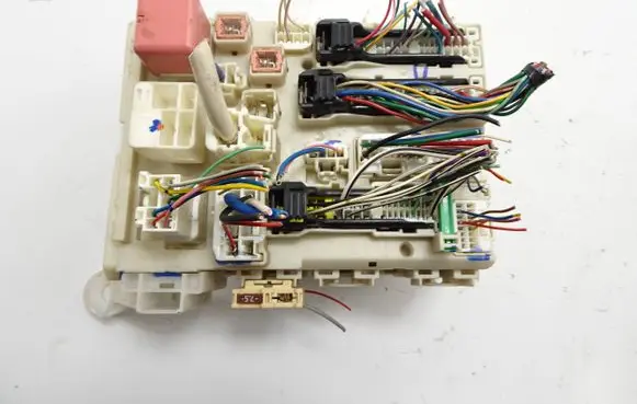 Toyota Verso Fuse box set 827300F060D 157410D27