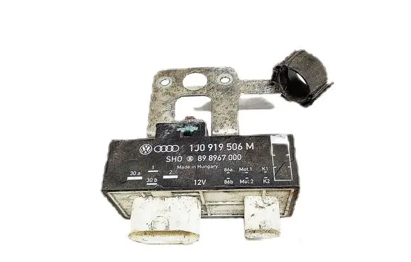 Volkswagen Polo IV 9N3 Coolant fan relay 1J0919506M