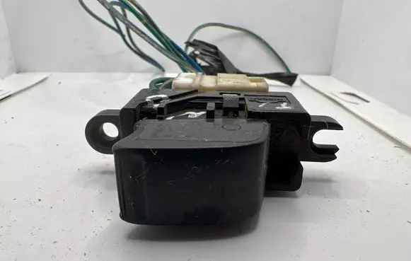 Nissan Almera Tino Electric window control switch 19047