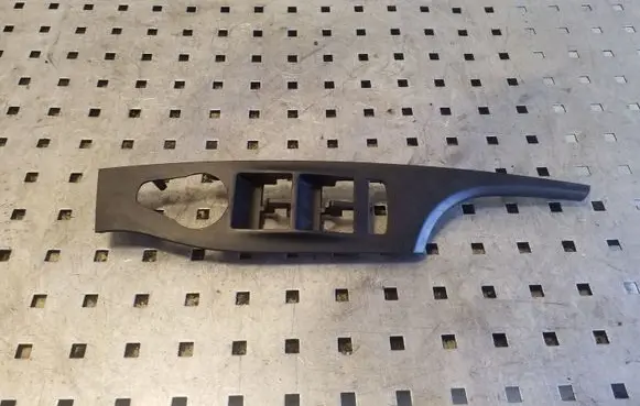 Hyundai i40 Front door window switch trim 