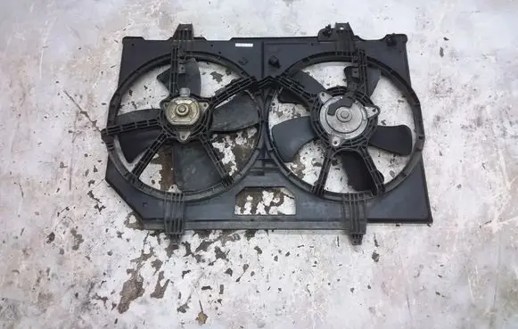 Nissan X-Trail T30 Electric radiator cooling fan 