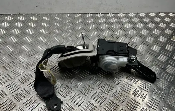Subaru Outback Middle seatbelt (rear) C7466 C7462 CT6605