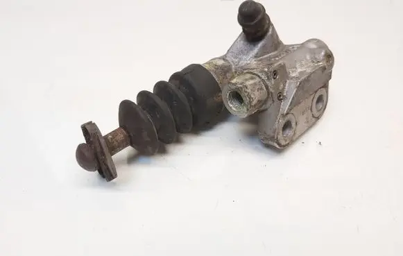 Honda FR-V Clutch slave cylinder 