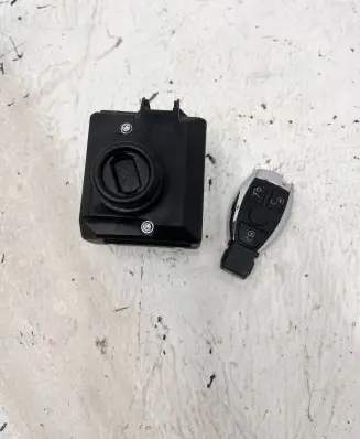 Mercedes-Benz C W204 Ignition lock A2079057101 33003221