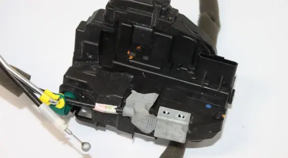 Nissan Note (E12) Front door lock