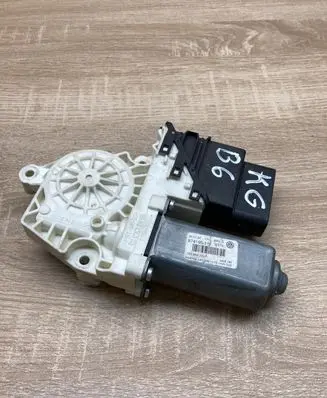 Volkswagen PASSAT B6 Rear door window regulator motor 1K0959703P